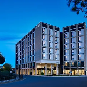 Hotel Courtyard By Marriott Airport, Londra